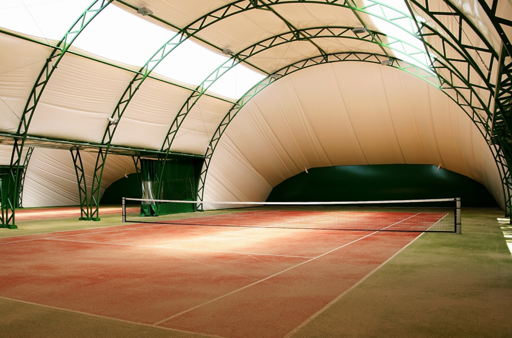 Теннисный корт под. Стадион Ангара легкоатлетический манеж. Теннисный корт Сокольники деревянные конструкции. Манеж Металлург Электрозаводская. Теннисный корт Сокольники поликарбонат.